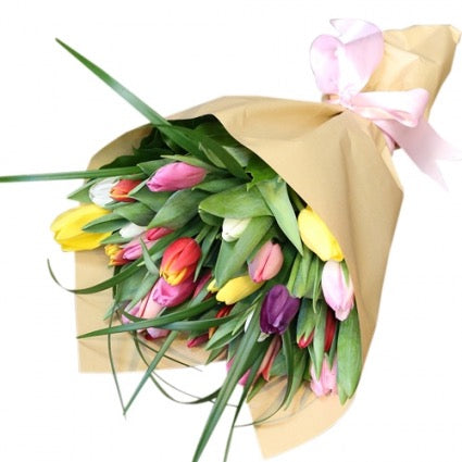 🌷 Hand-Wrapped Bouquet – Medium
